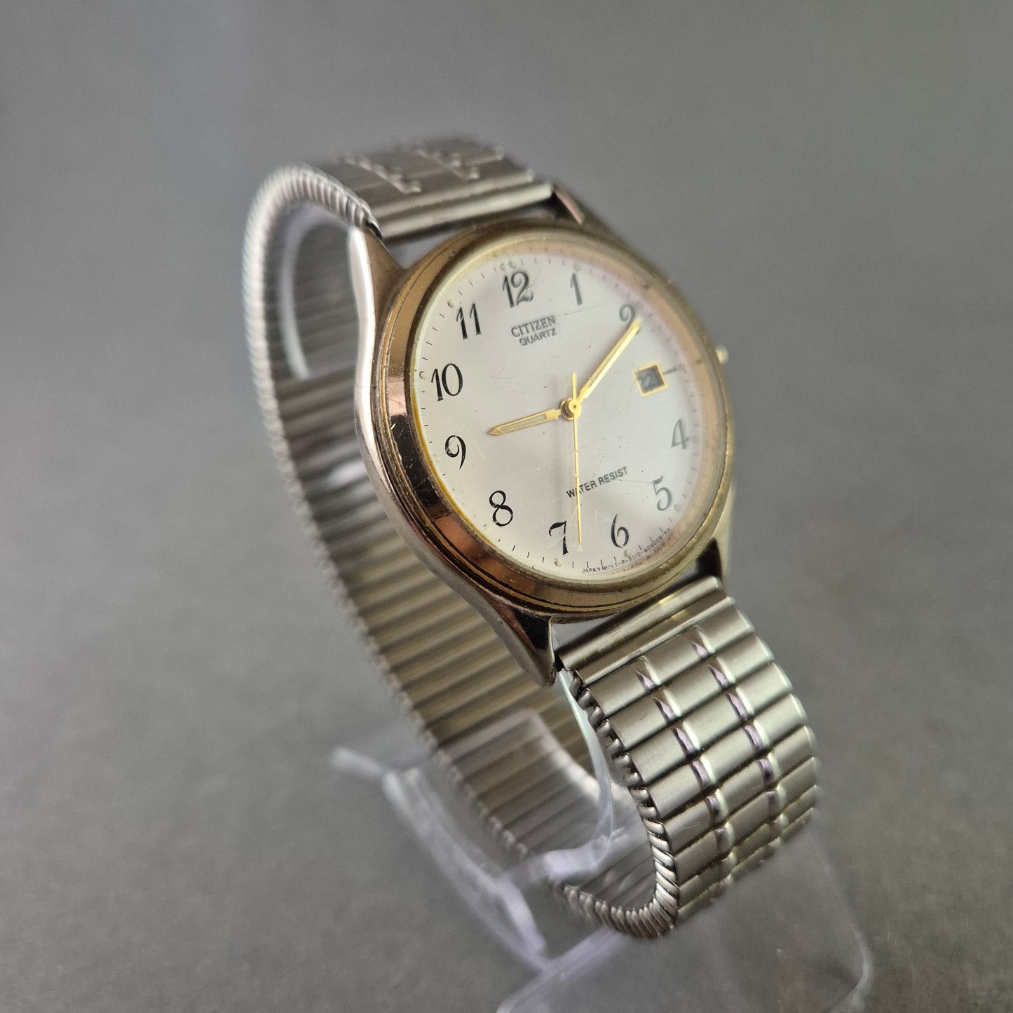 Klassische Citizen Quartz Herrenuhr - Datum & Edelstahl Band