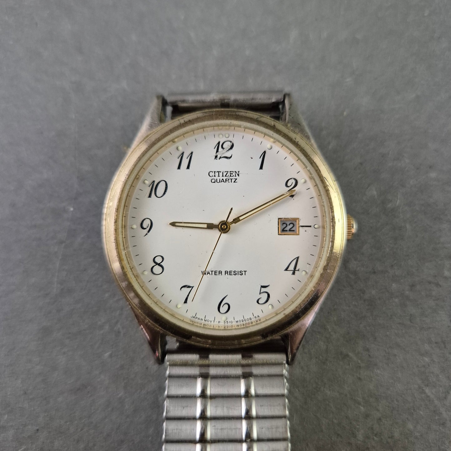 Klassische Citizen Quartz Herrenuhr - Datum & Edelstahl Band