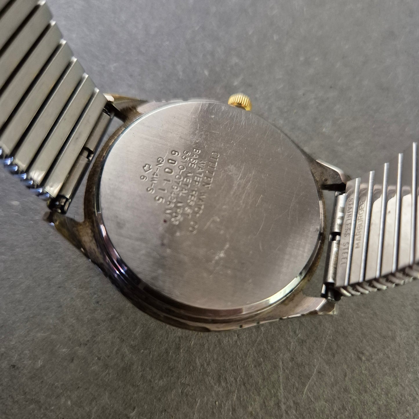 Klassische Citizen Quartz Herrenuhr - Datum & Edelstahl Band