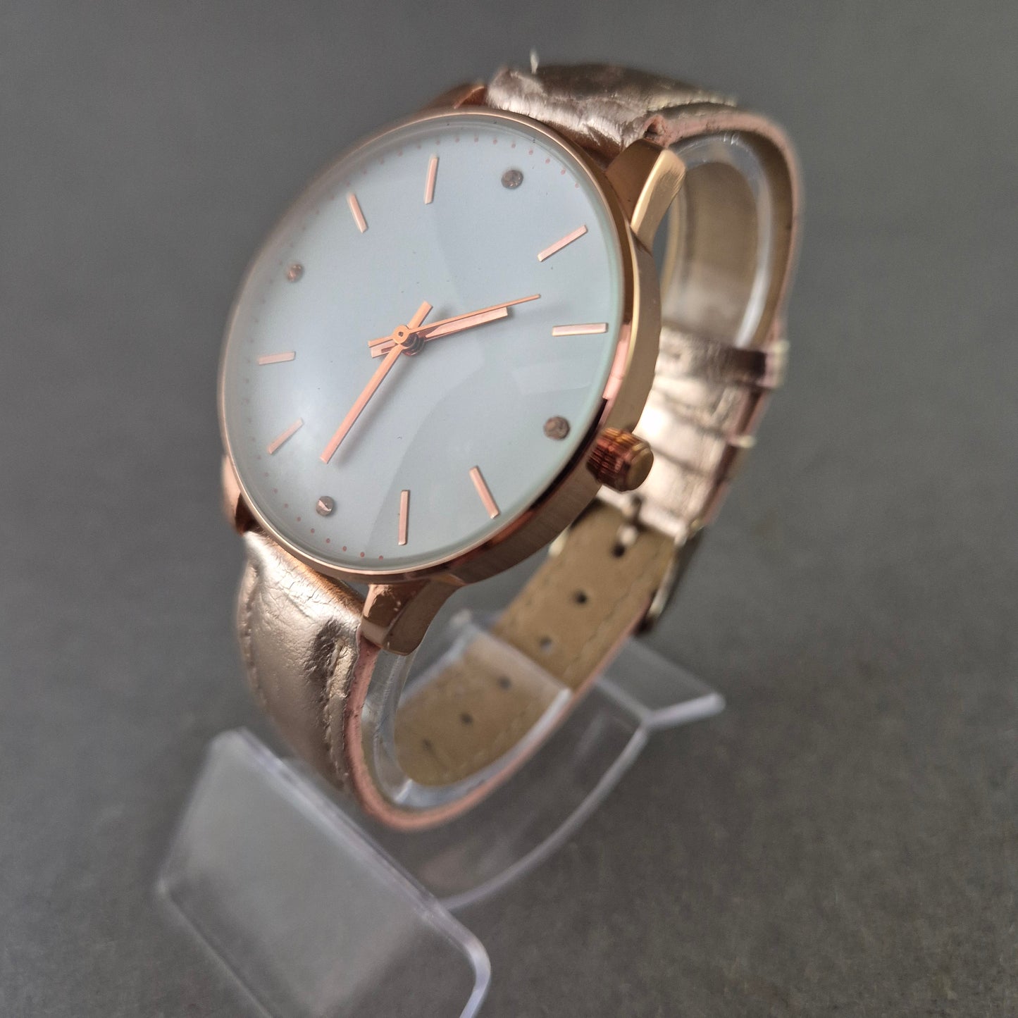 Modische LBVYR Damen Uhr – Roségoldfarben & Schlichtes Zifferblatt