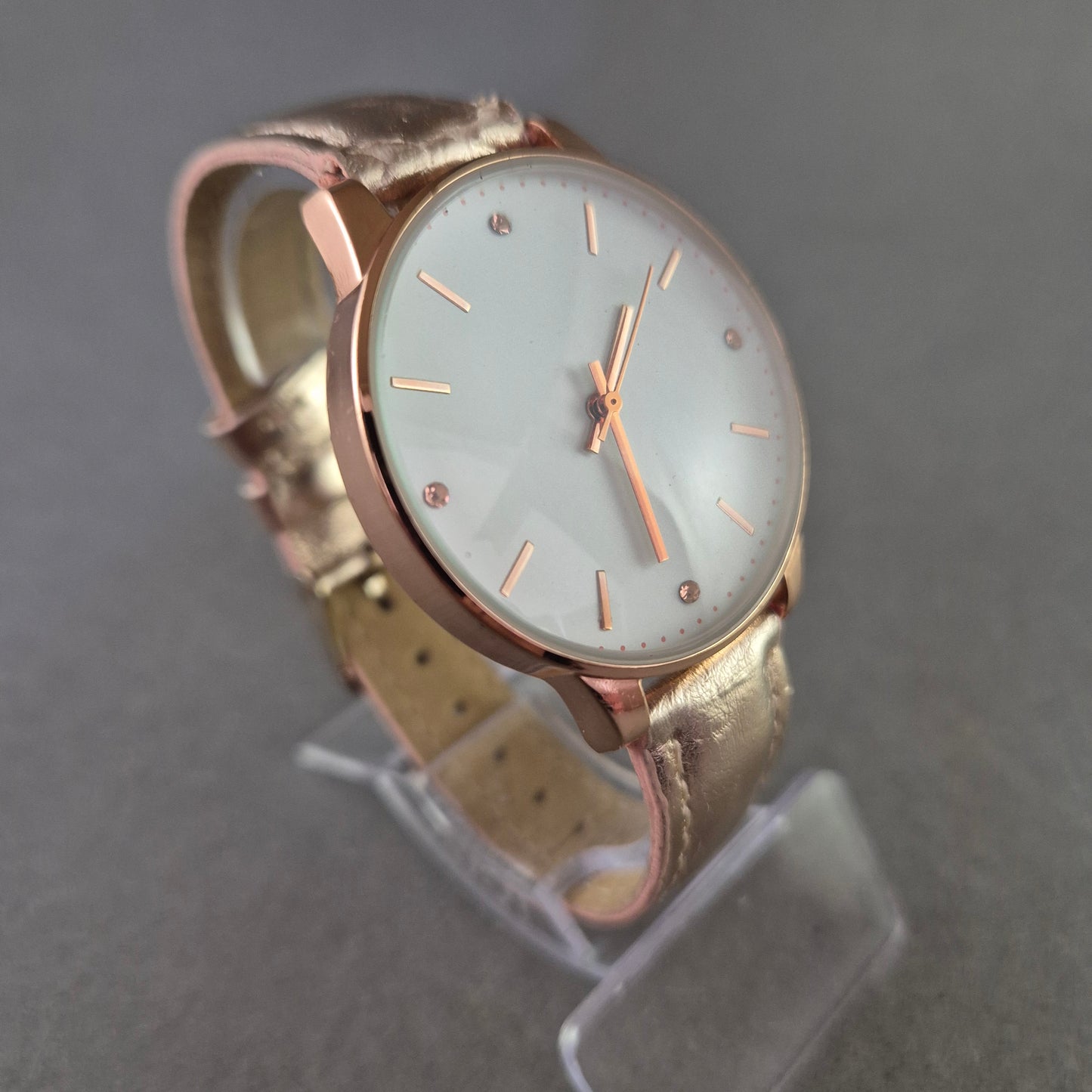 Modische LBVYR Damen Uhr – Roségoldfarben & Schlichtes Zifferblatt