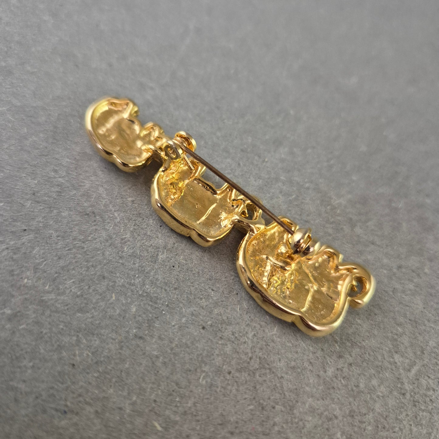 Vintage Brosche Elefantenreihe – Goldfarben, Schwarz & Strass