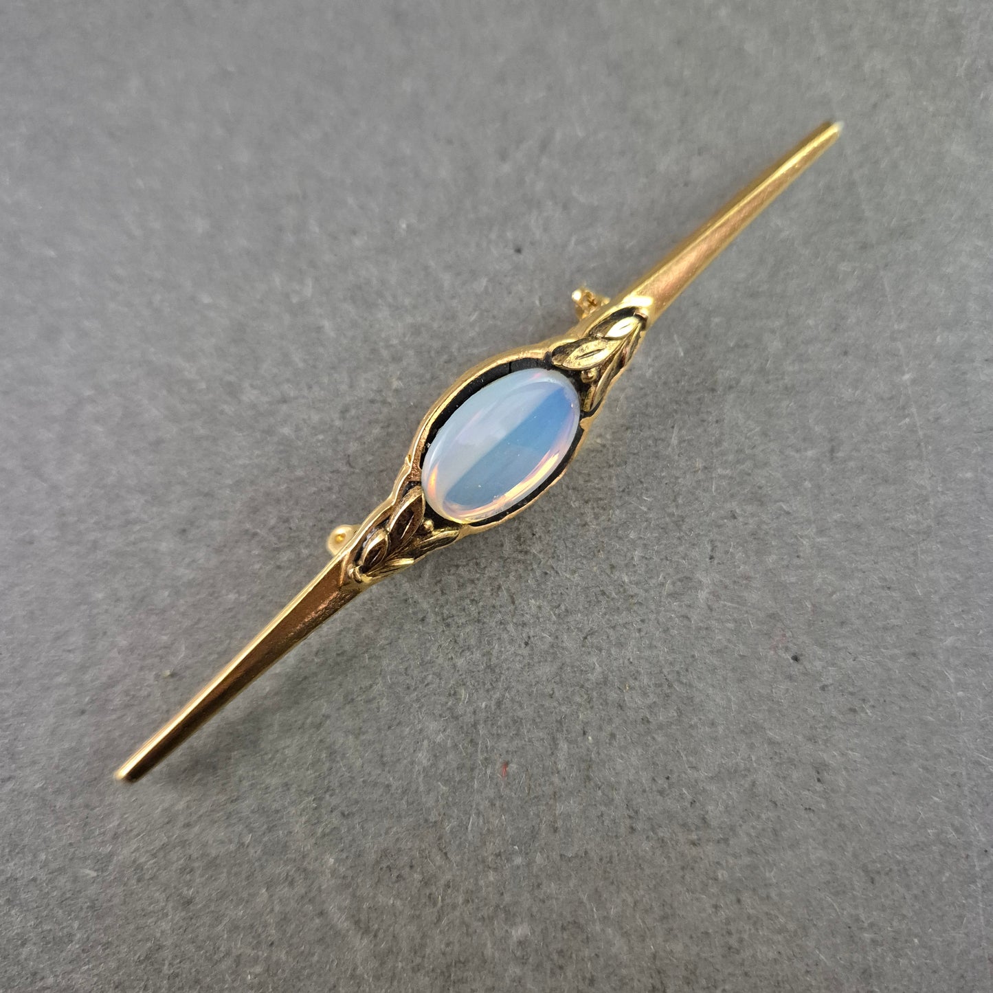 Elegante Vintage Brosche Goldfarben m. Ovalem Stein Opal Look