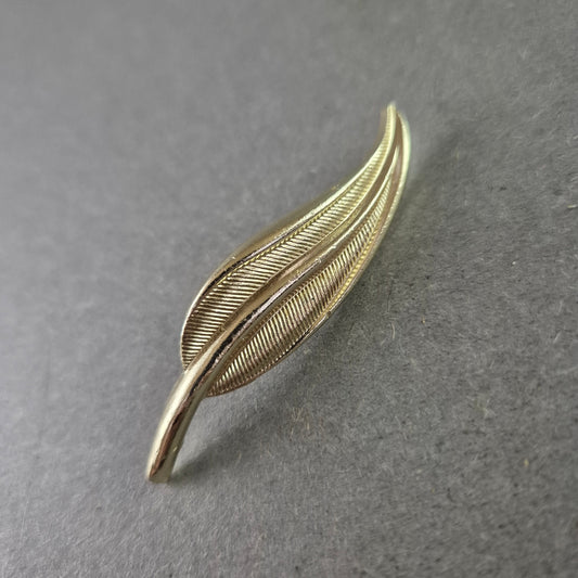 Elegante Vintage Brosche – Blatt oder Feder Goldfarben