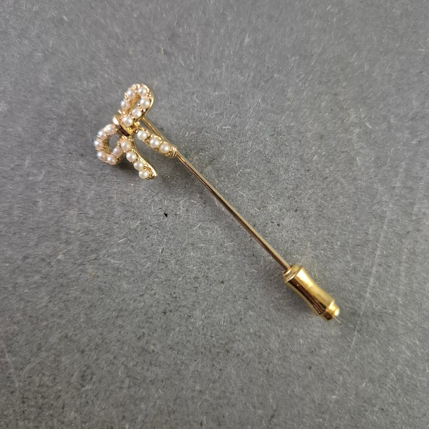 Kleine Vintage Schleifen Stecknadel Gold – Chic