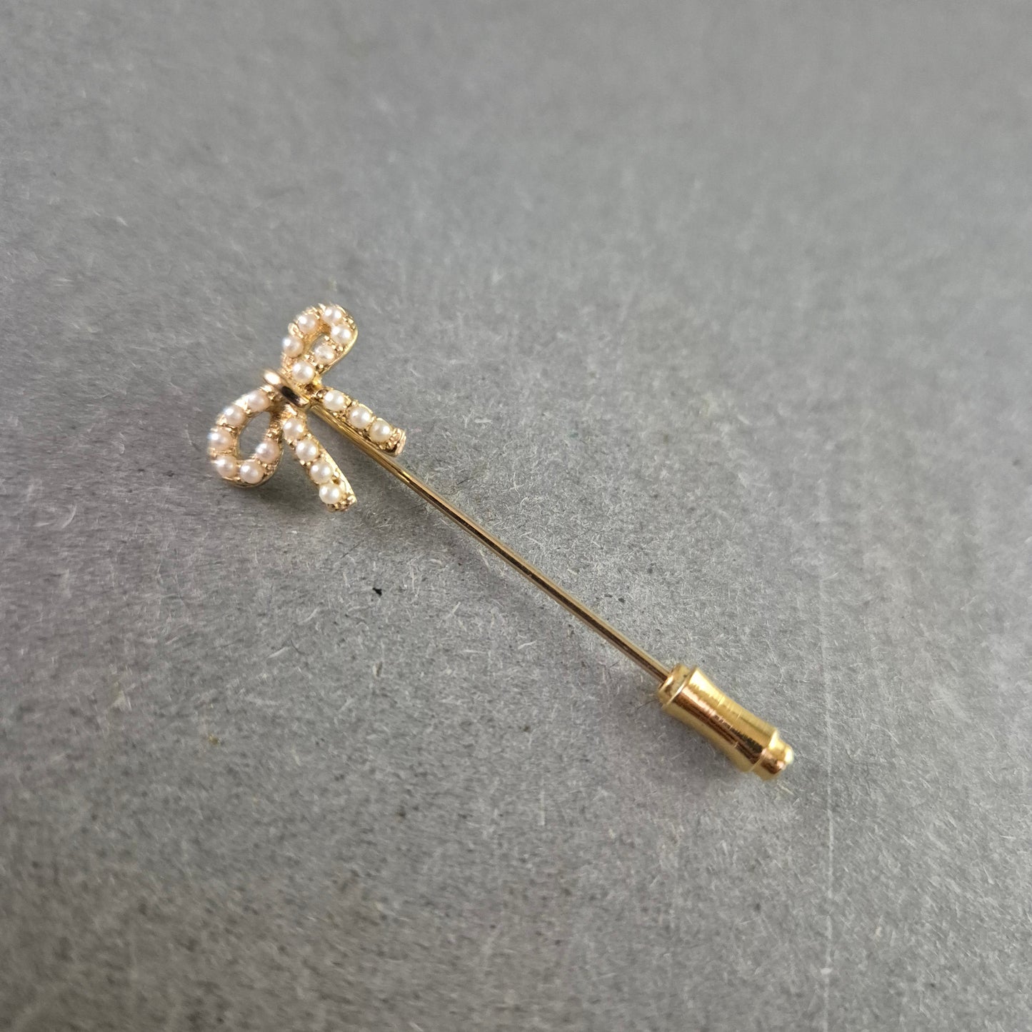 Kleine Vintage Schleifen Stecknadel Gold – Chic