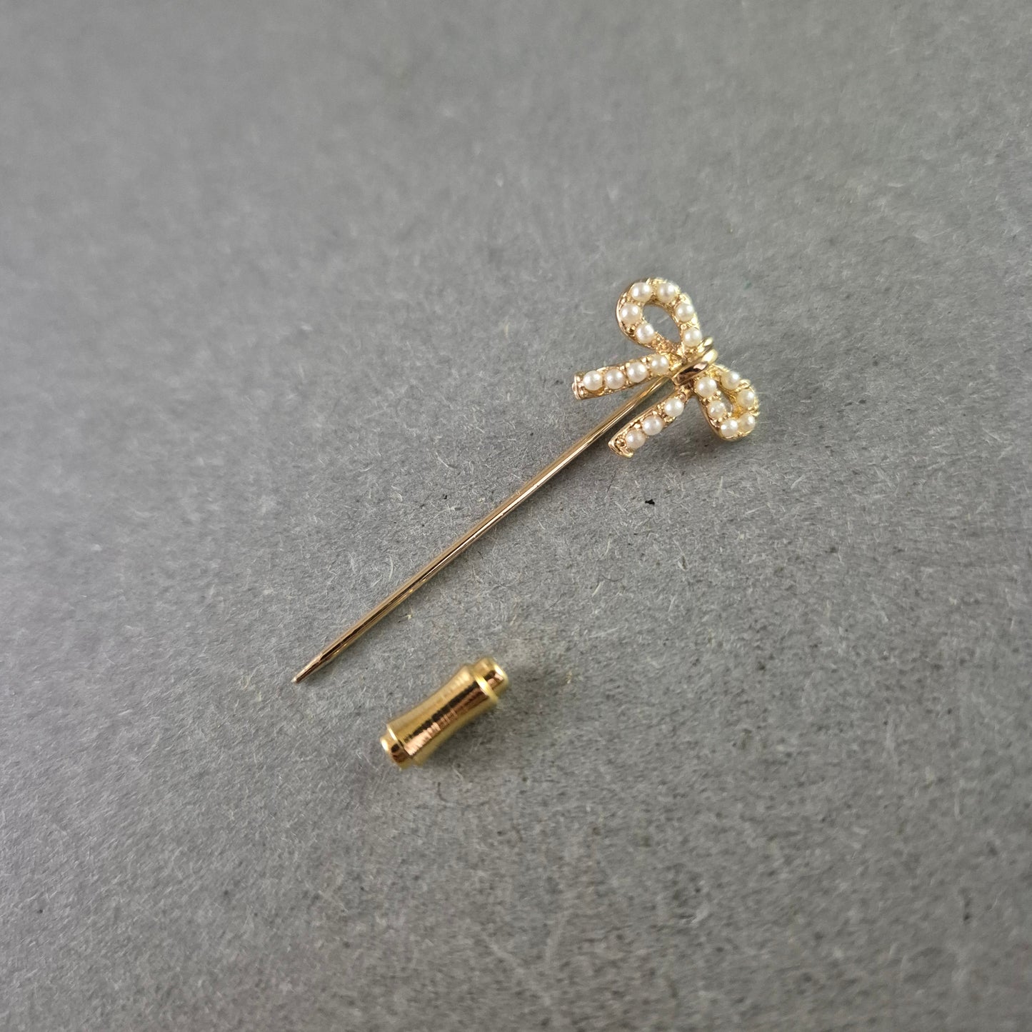Kleine Vintage Schleifen Stecknadel Gold – Chic