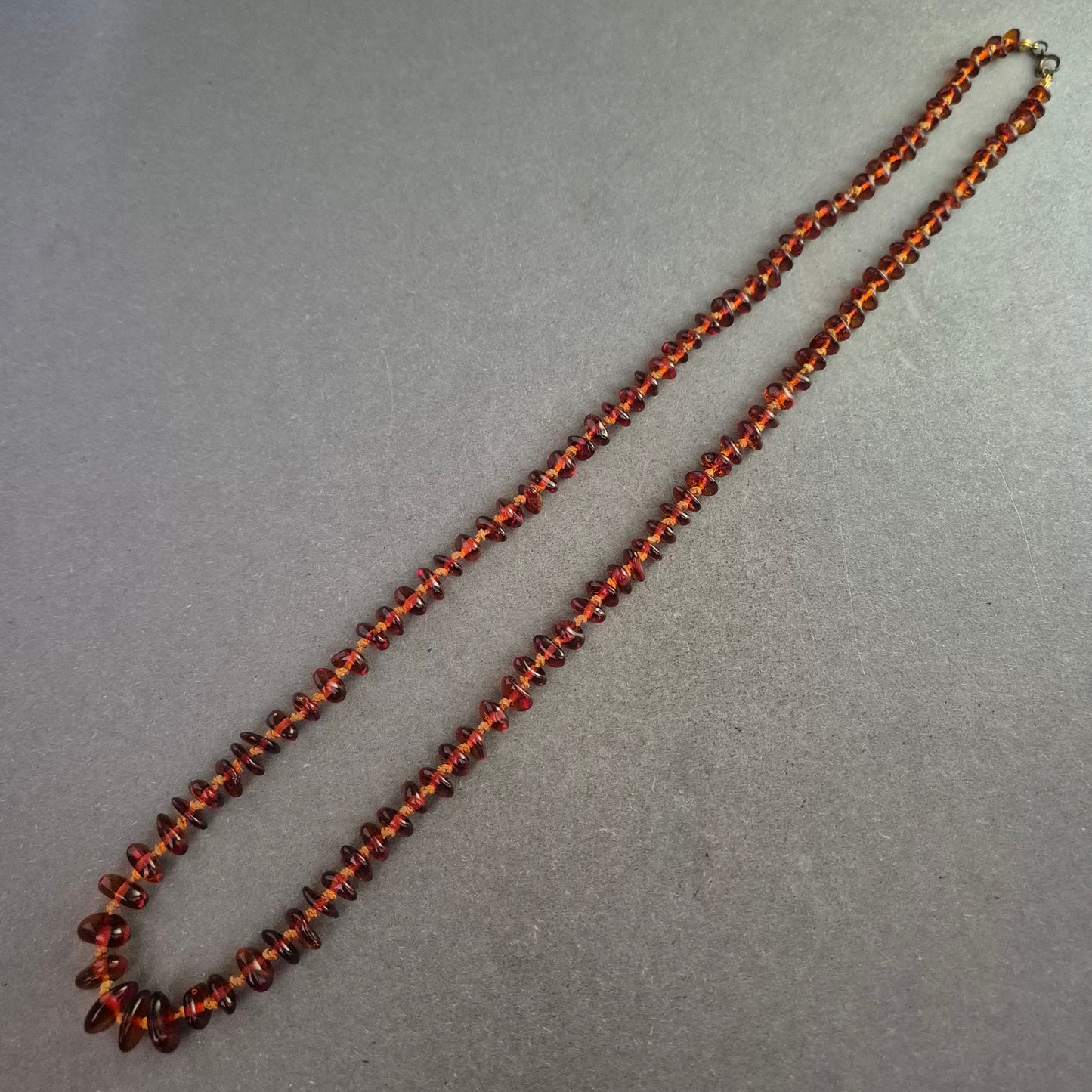 Klassische Bernstein-Kette – Natürliche Eleganz in warmem Cognacton