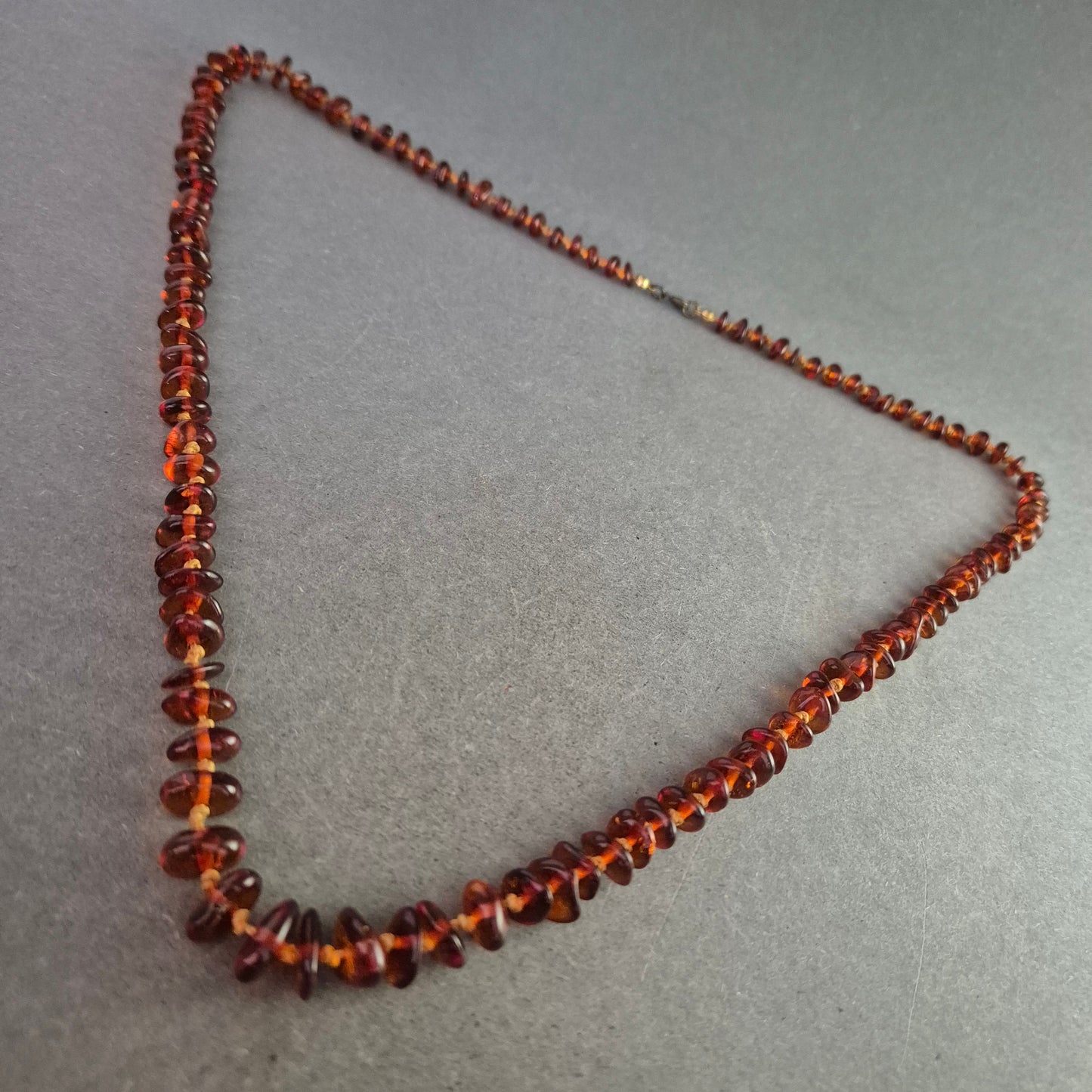 Klassische Bernstein-Kette – Natürliche Eleganz in warmem Cognacton