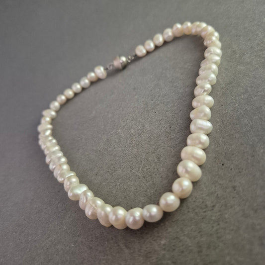 Elegante Damen Halskette mit echten Süßwasserperlen – Klassischer Stil