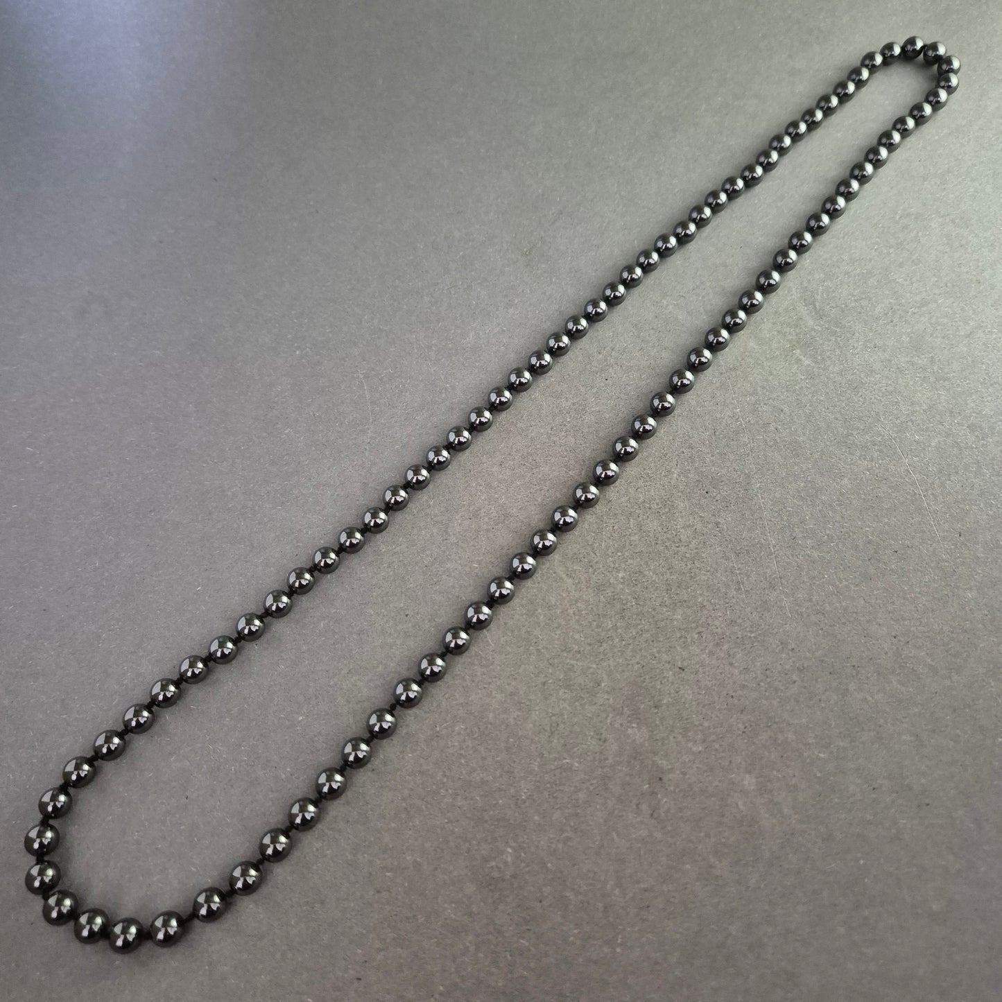 Elegante Hämatit Halskette – Klassische Kugelform in Schwarzglanz
