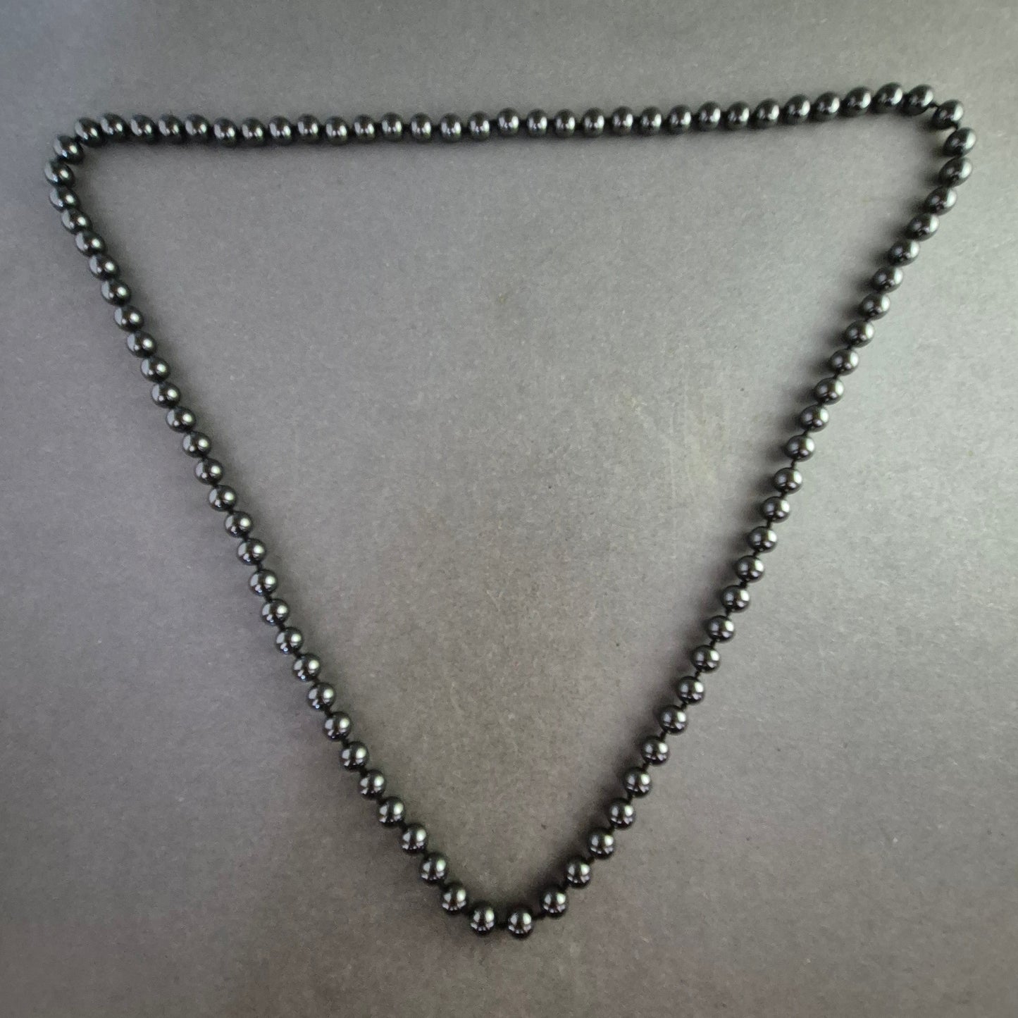 Elegante Hämatit Halskette – Klassische Kugelform in Schwarzglanz