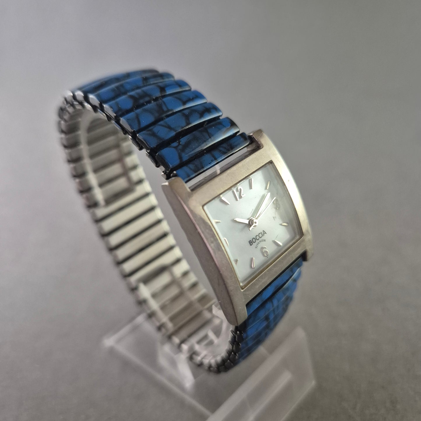 Boccia Damen Uhr aus Titan – Kompakt & modern mit blauem Armband