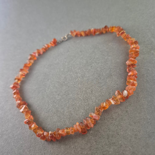 Edelstein Halskette aus Karneol – Warme Töne mit natürlicher Struktur