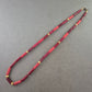 Rote Korallen Halskette mit goldfarbenen Akzenten – Ausdrucksstark & Edel