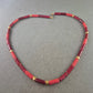Rote Korallen Halskette mit goldfarbenen Akzenten – Ausdrucksstark & Edel
