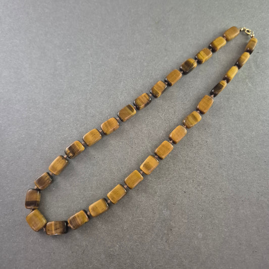 Tigerauge Halskette – Warme Erdtöne in rechteckigem Edelsteindesign