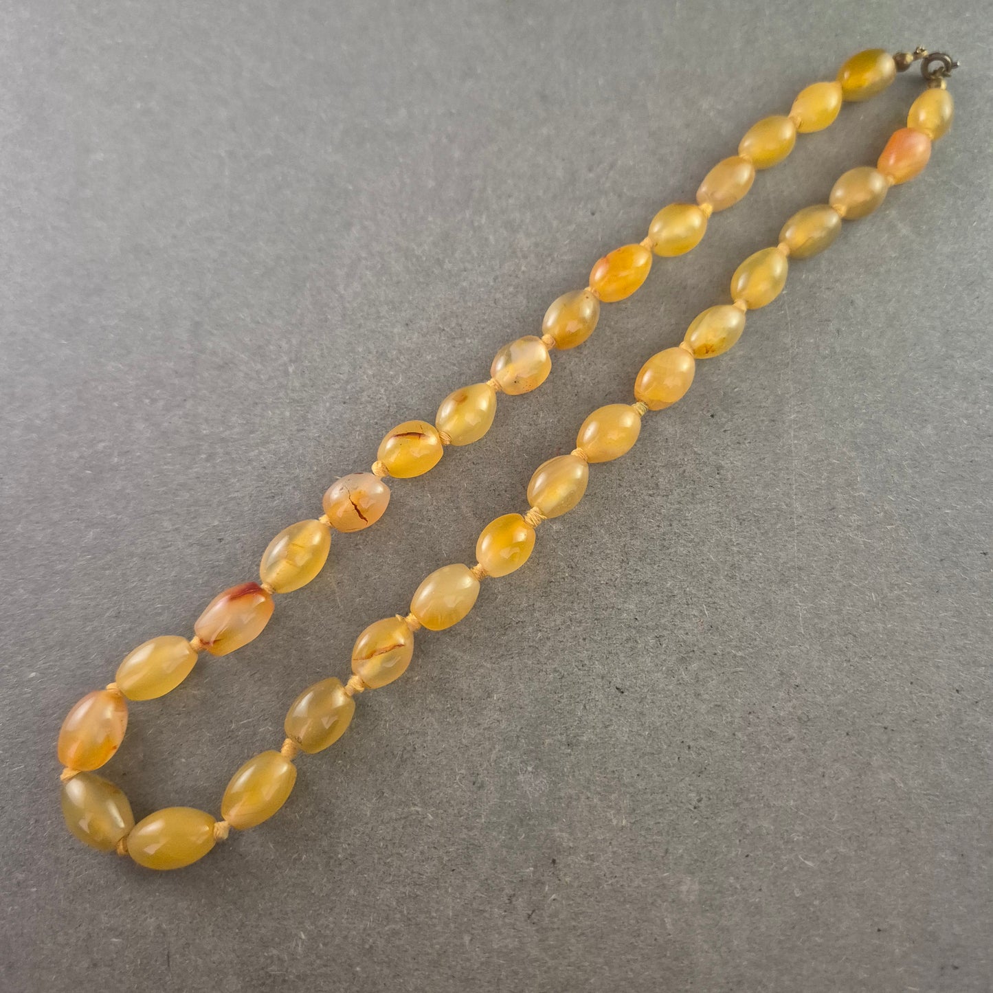 Bernsteinfarbene Achat Halskette – Warme Töne im sanften Glanz