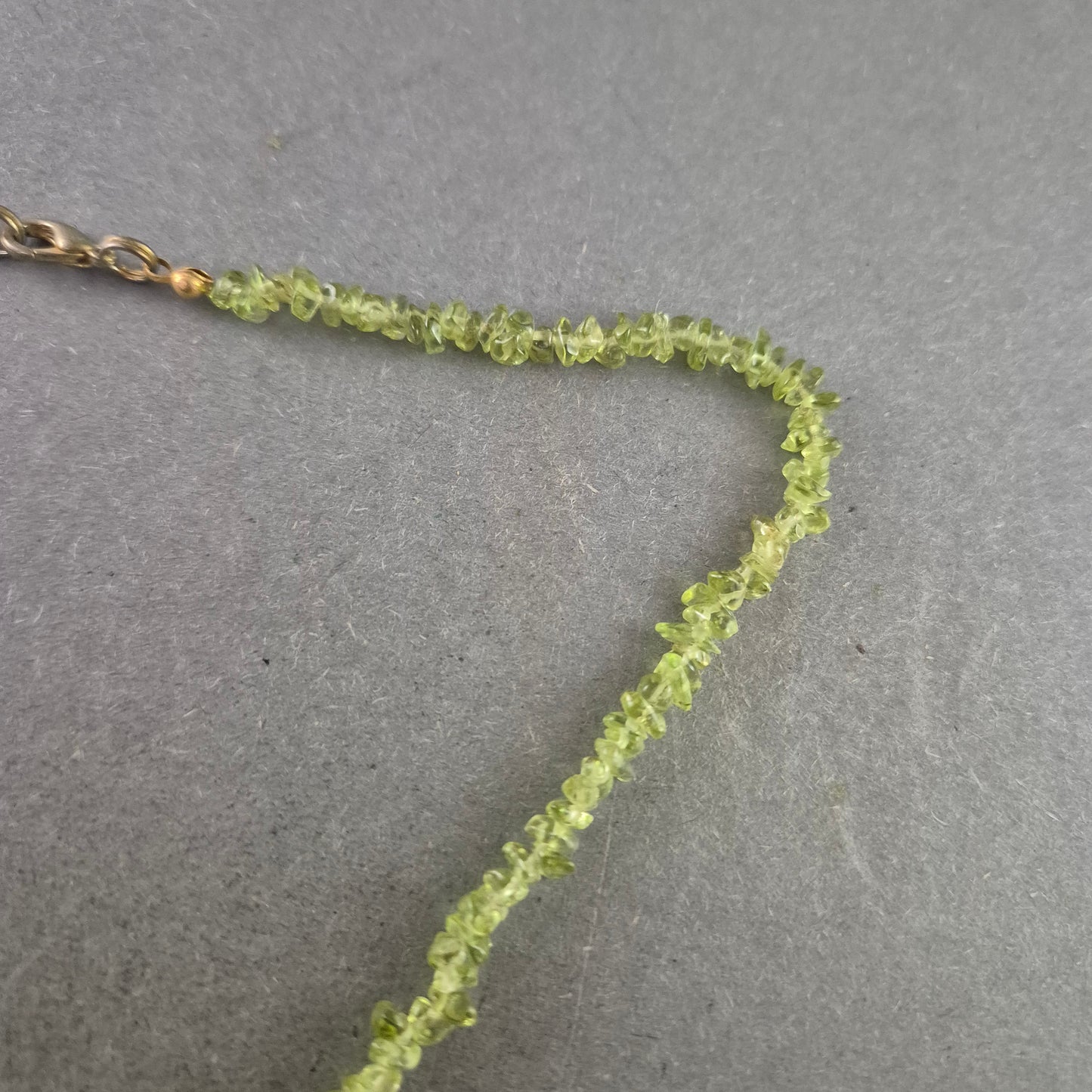 Feine grüne Stein Halskette – Natürlicher Look mit Edelsteinoptik