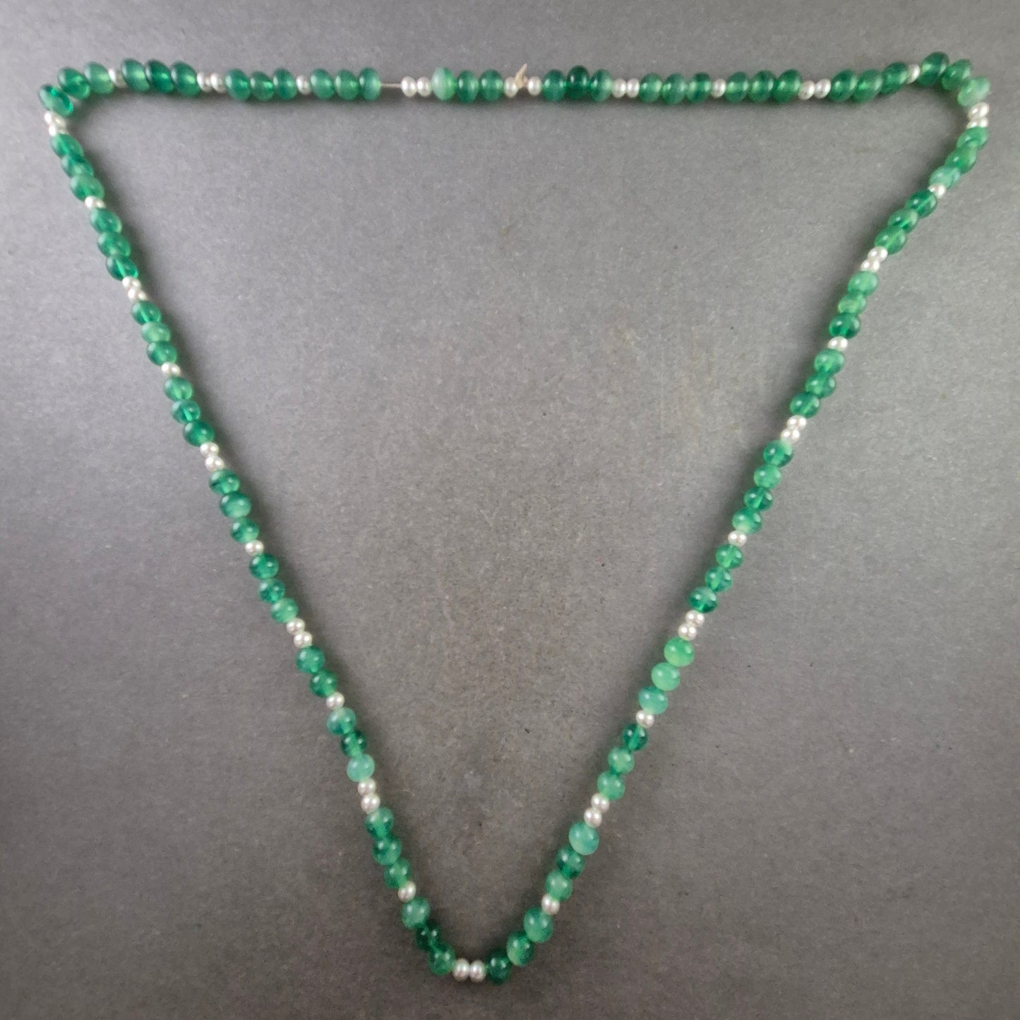 Grüne Perlen Halskette – Elegante Kombination aus Glas und Zierperlen
