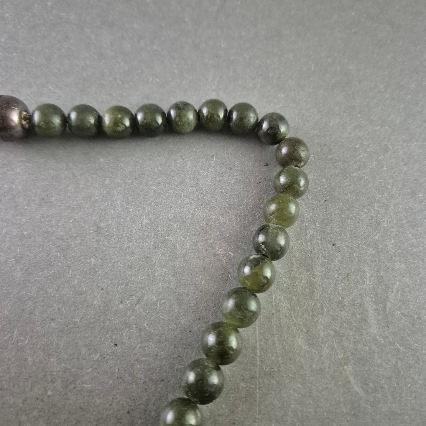 Dunkelgrüne Stein Halskette – Schlichte Eleganz mit Naturcharme