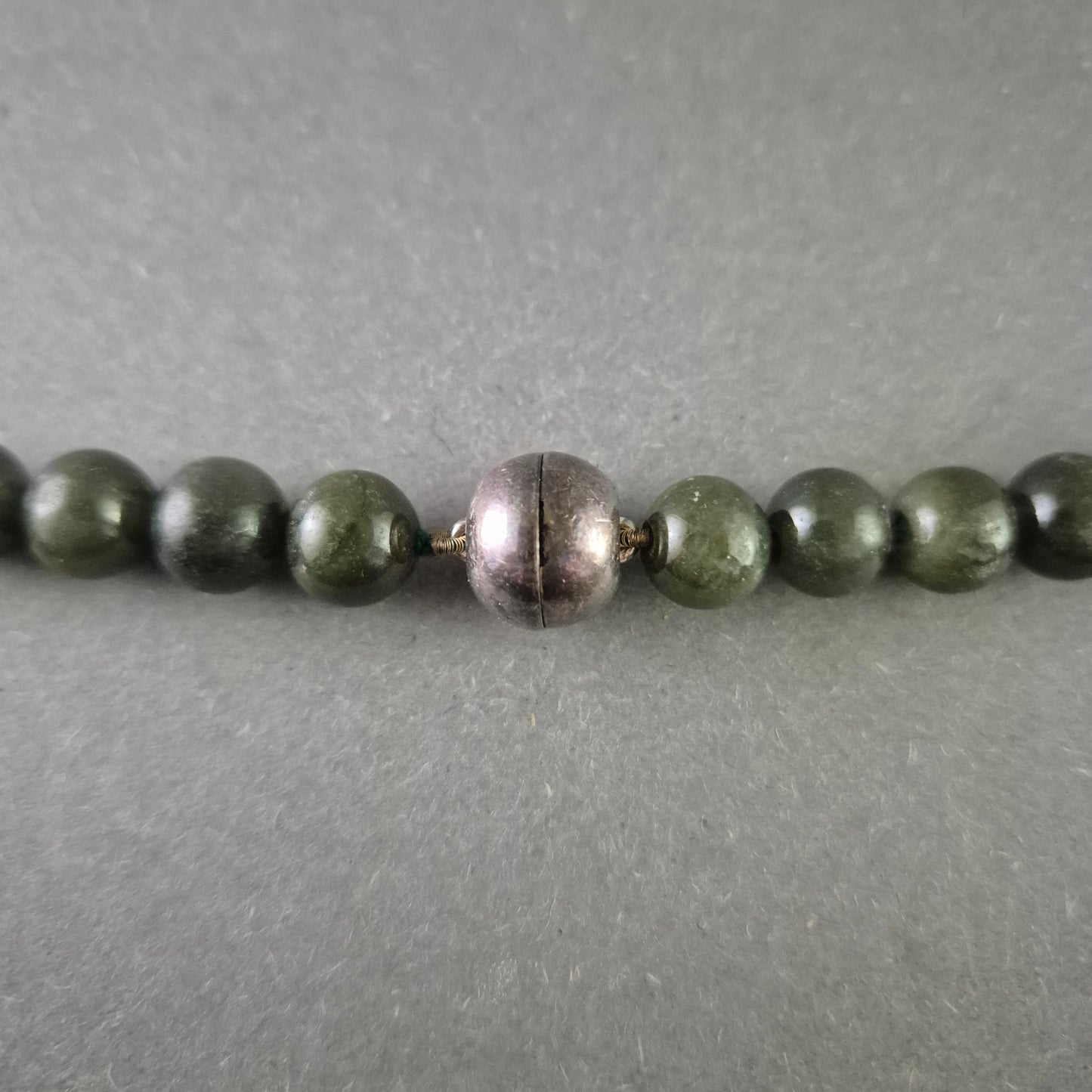 Dunkelgrüne Stein Halskette – Schlichte Eleganz mit Naturcharme