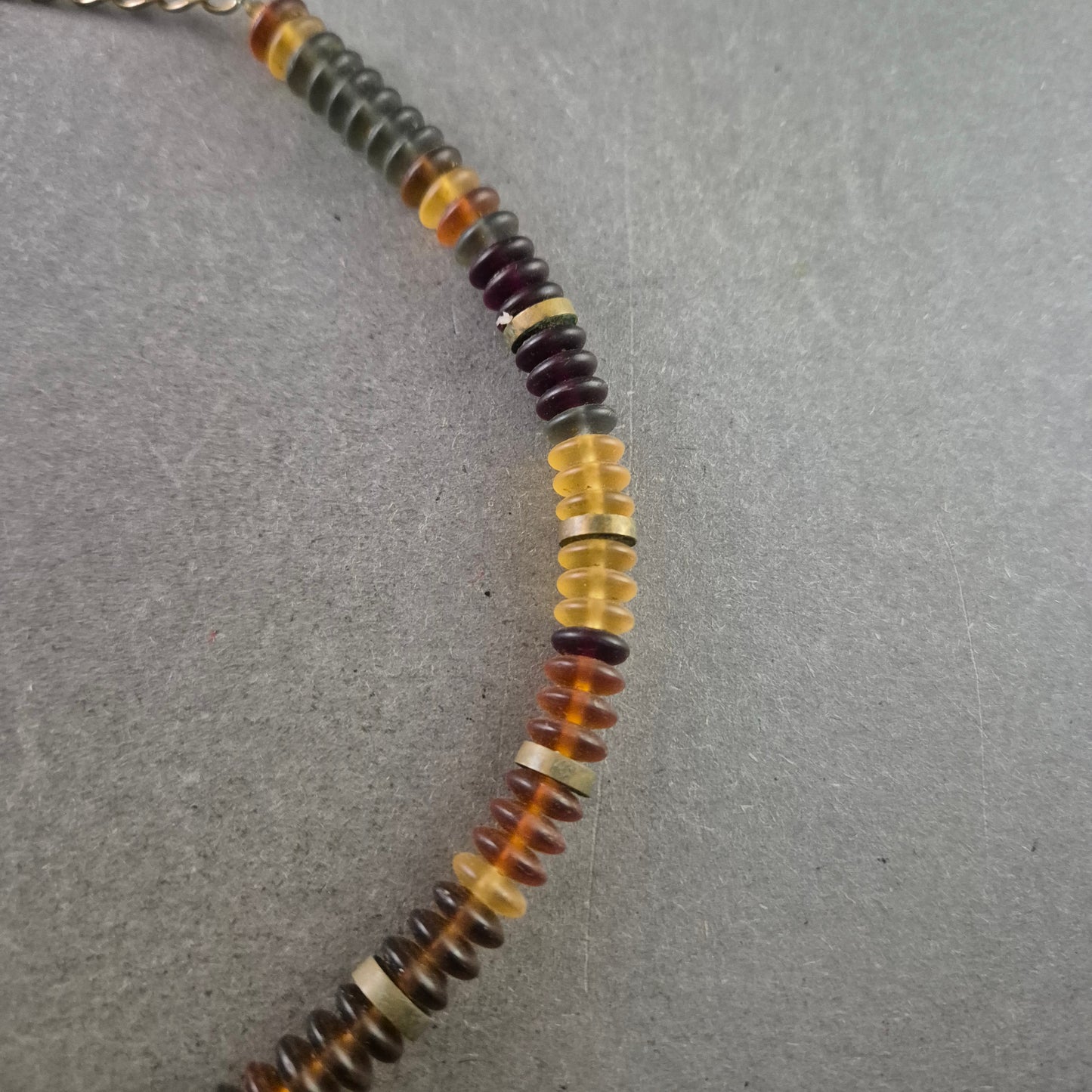 Bunte Bernstein Halskette – Warme Töne im Scheibenformat