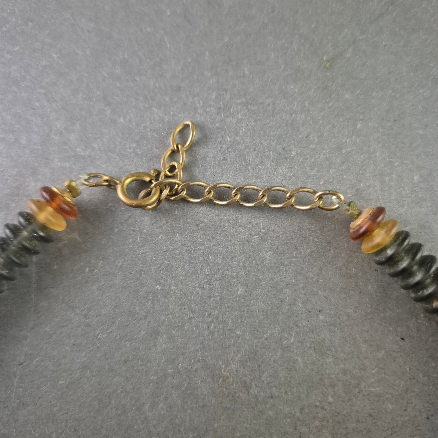 Bunte Bernstein Halskette – Warme Töne im Scheibenformat
