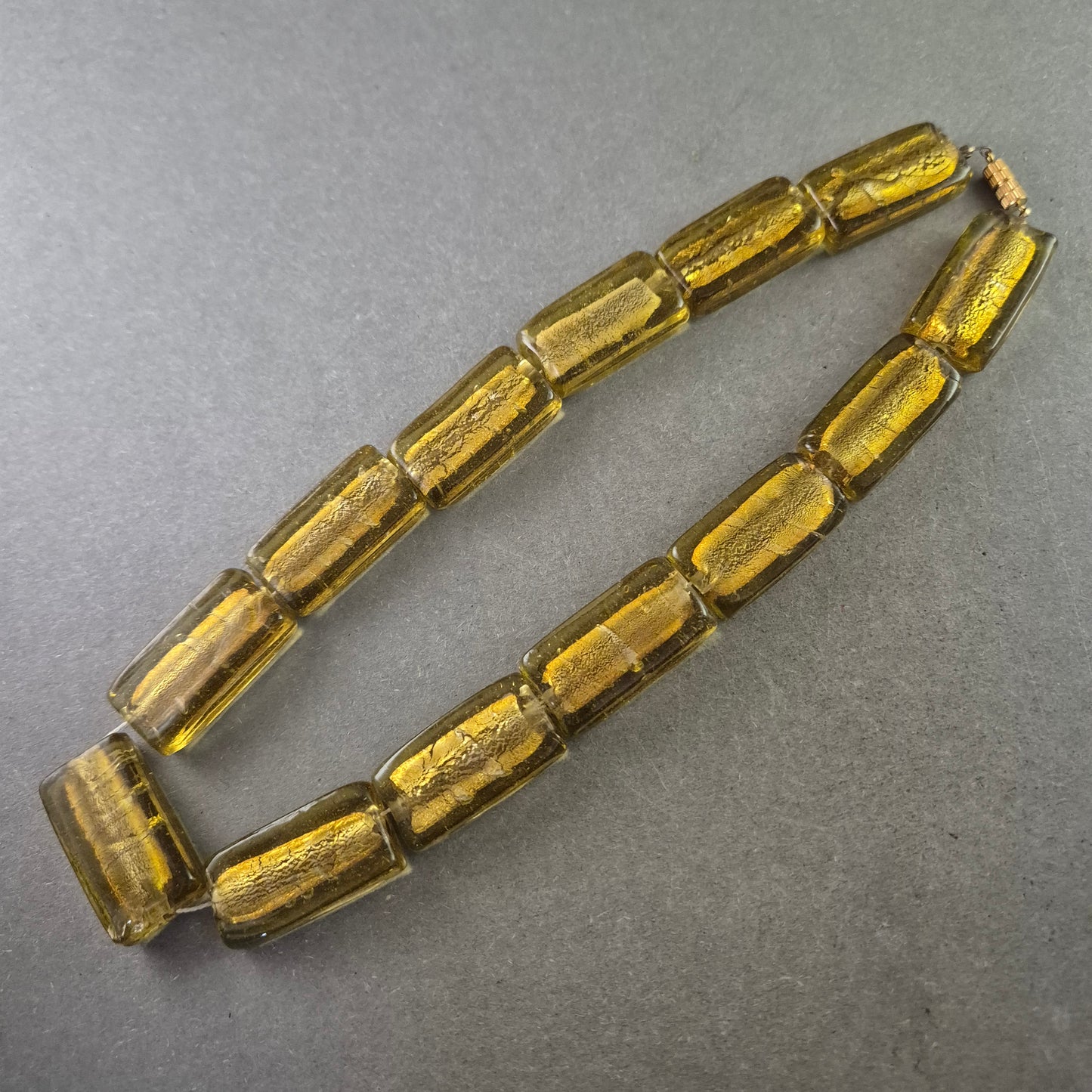 Goldgelbe Glas Halskette – Handgefertigt im Vintage-Stil