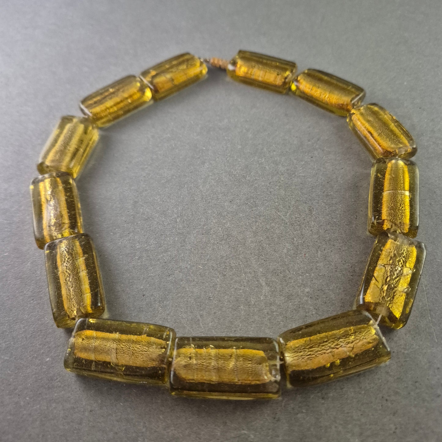 Goldgelbe Glas Halskette – Handgefertigt im Vintage-Stil