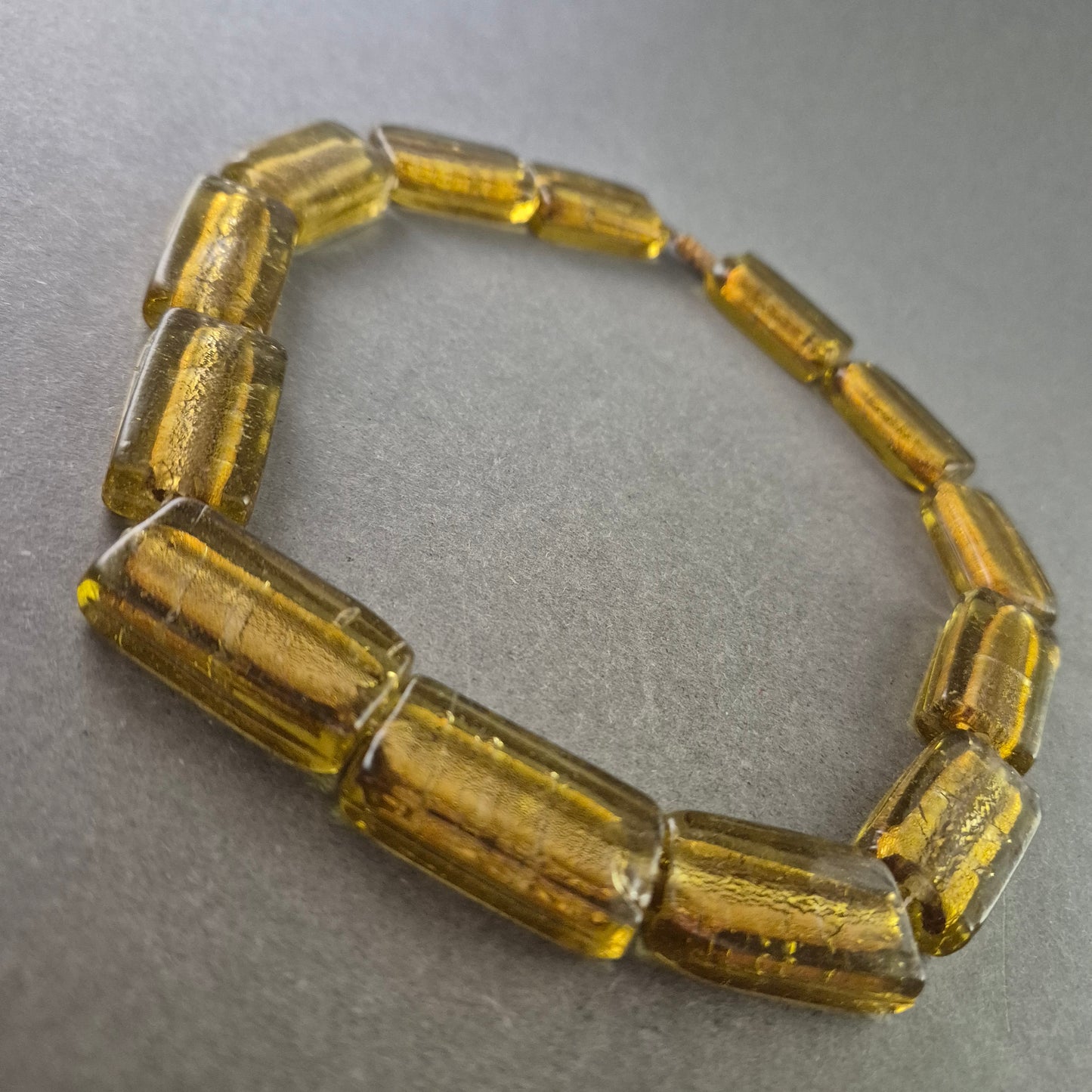 Goldgelbe Glas Halskette – Handgefertigt im Vintage-Stil