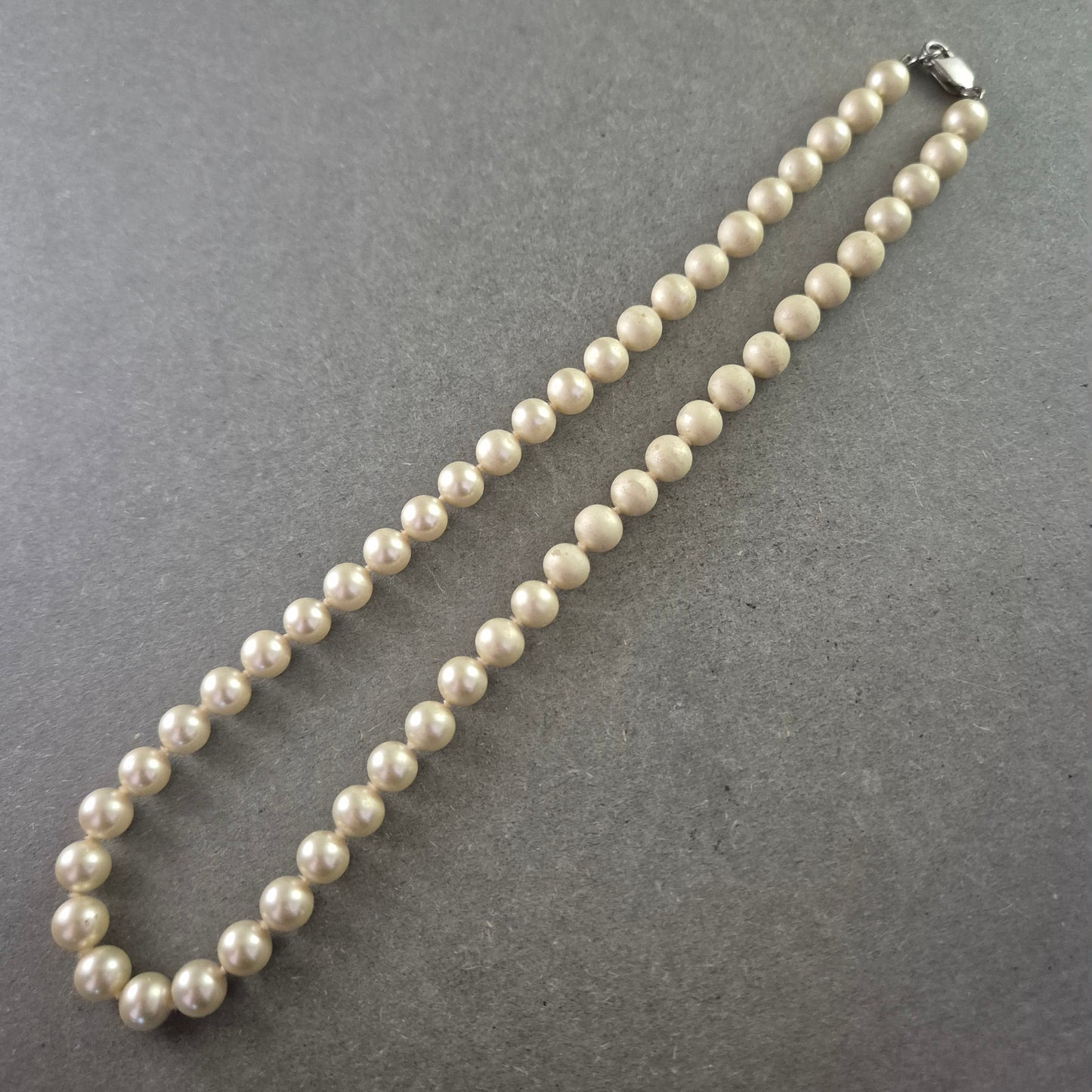 Klassische Perlen Halskette – Eleganter Vintage-Look in Creme