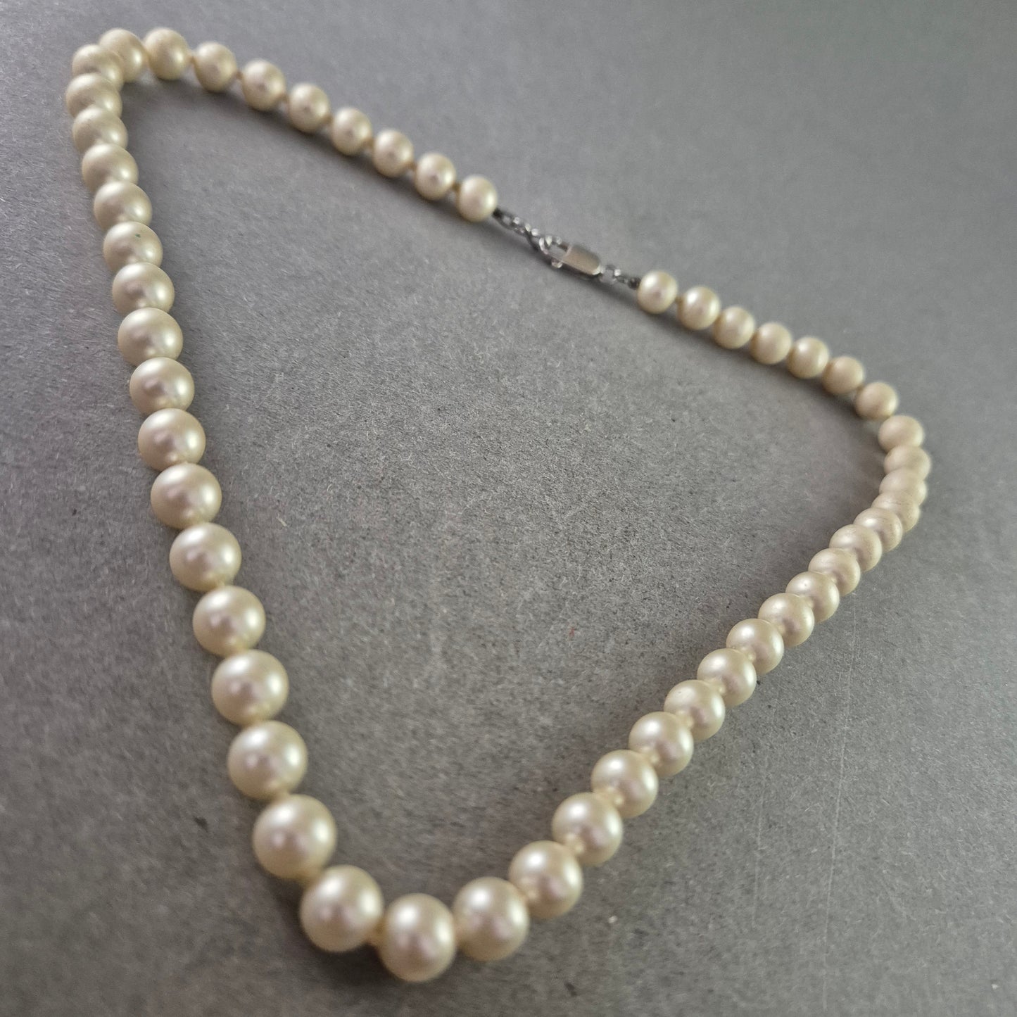 Klassische Perlen Halskette – Eleganter Vintage-Look in Creme