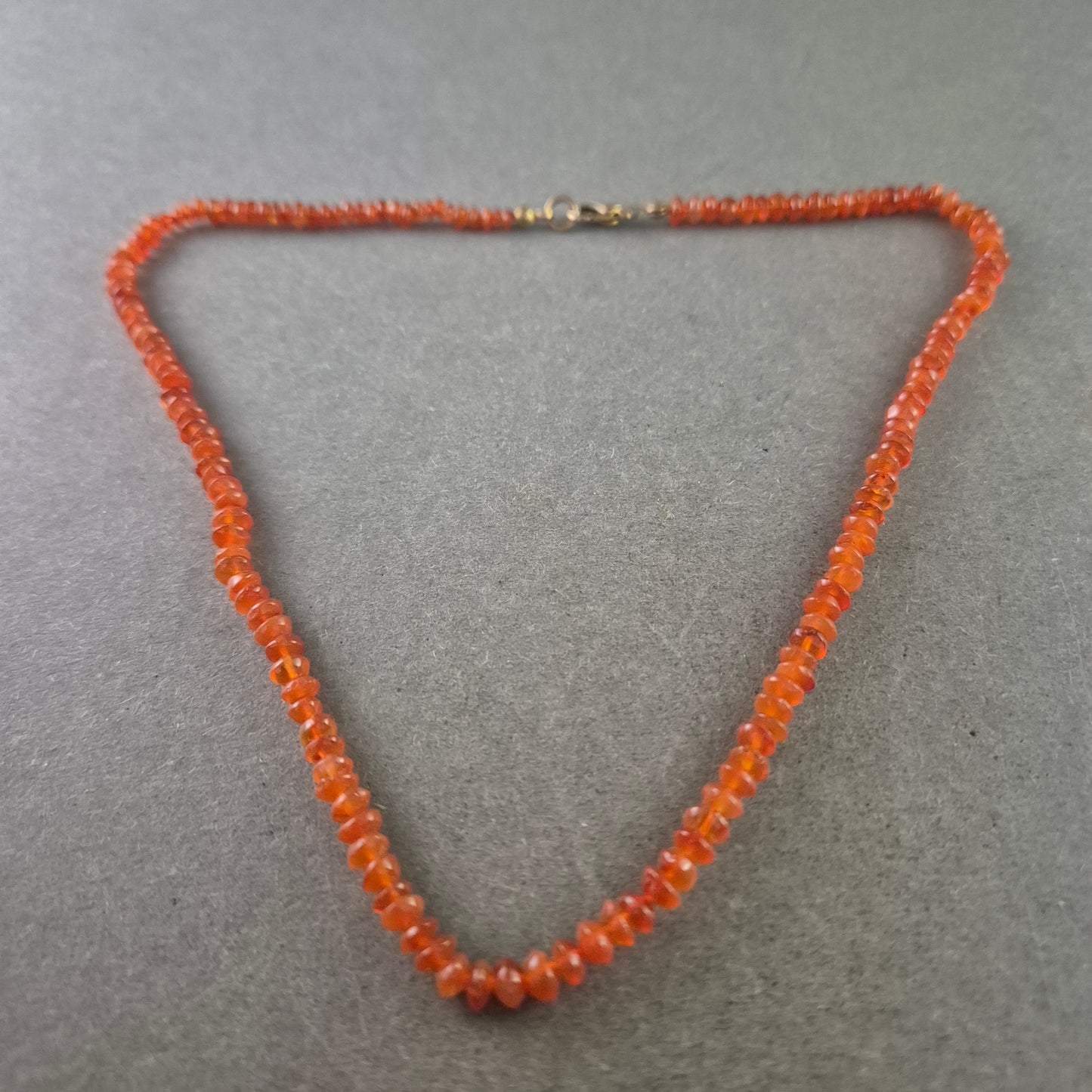 Oranger Karneol Halskette – Feine Edelsteinperlen in warmem Ton