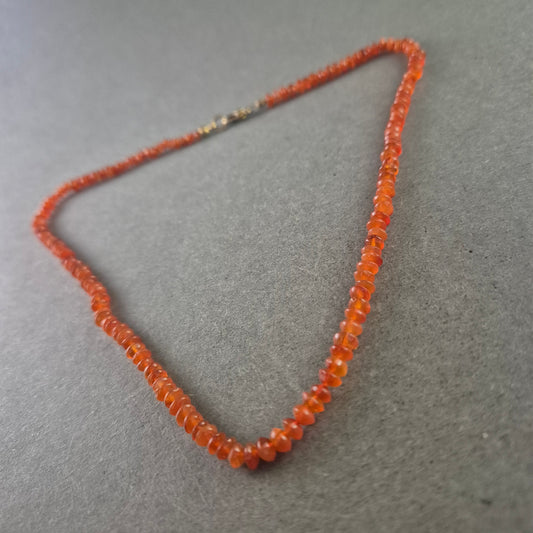 Oranger Karneol Halskette – Feine Edelsteinperlen in warmem Ton