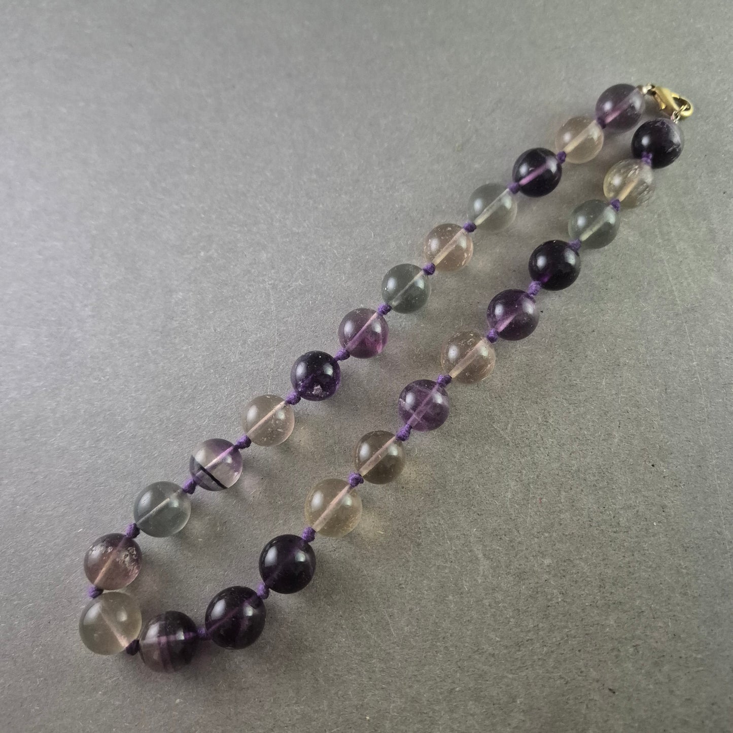 Fluorit Halskette mit Farbverlauf – Sanft schimmernde Edelsteinperlen