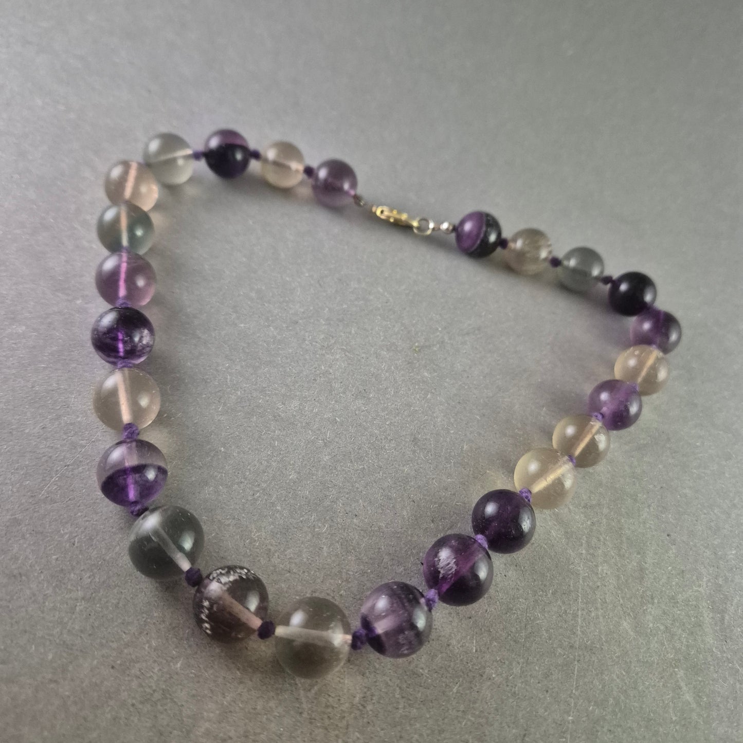 Fluorit Halskette mit Farbverlauf – Sanft schimmernde Edelsteinperlen