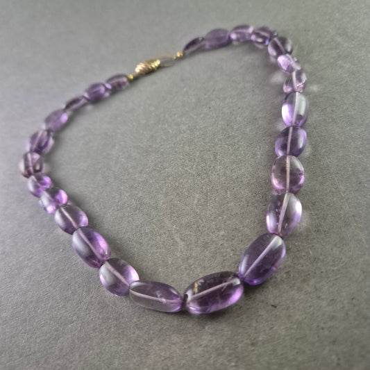Klassische Amethyst Kette – Ovale Edelsteinperlen in sanftem Violett