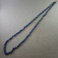Elegante Kette aus Lapislazuli-Splittern – Ausdrucksstark in Tiefblau