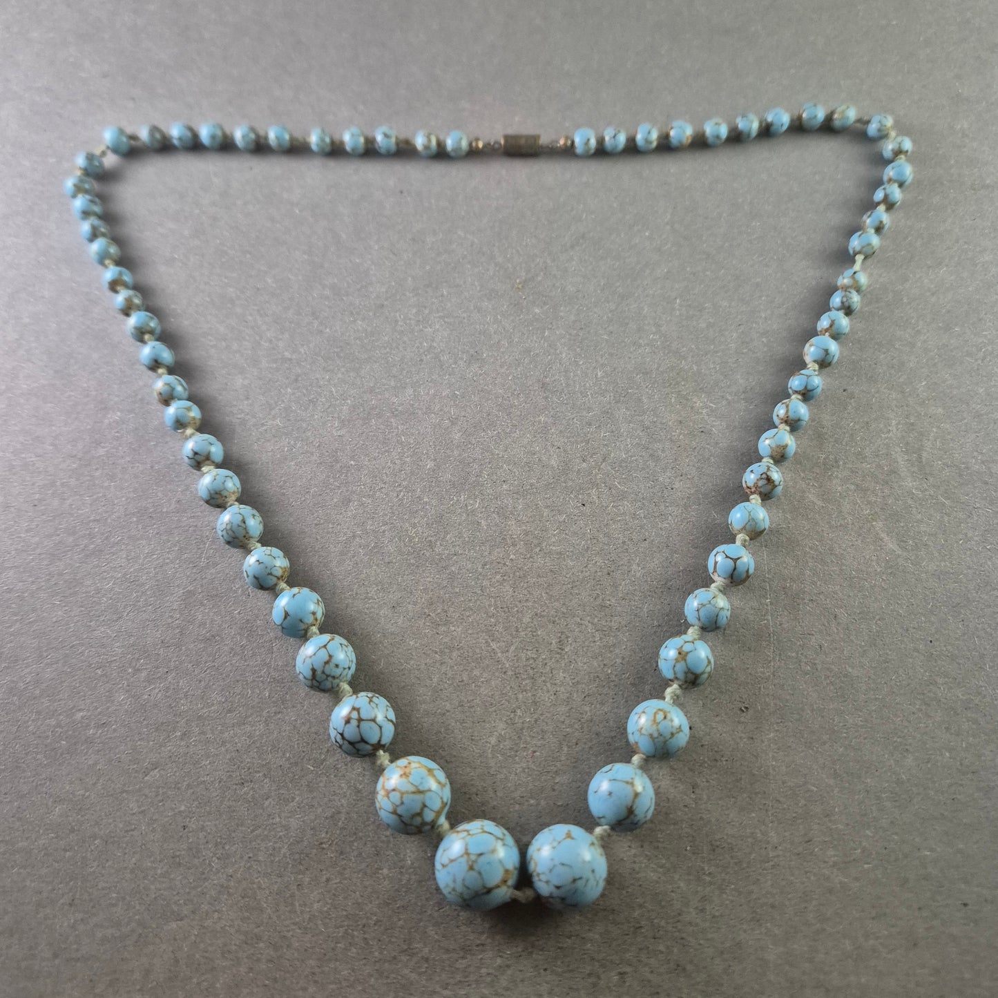 Elegante Türkis Halskette – Natürlicher Look mit auffälligem Farbspiel