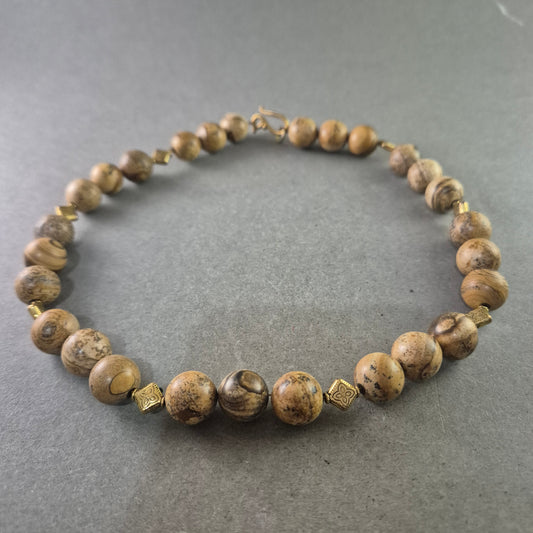 Vintage Halskette mit beige gemaserten Steinen – Naturdesign im Ethno-Stil