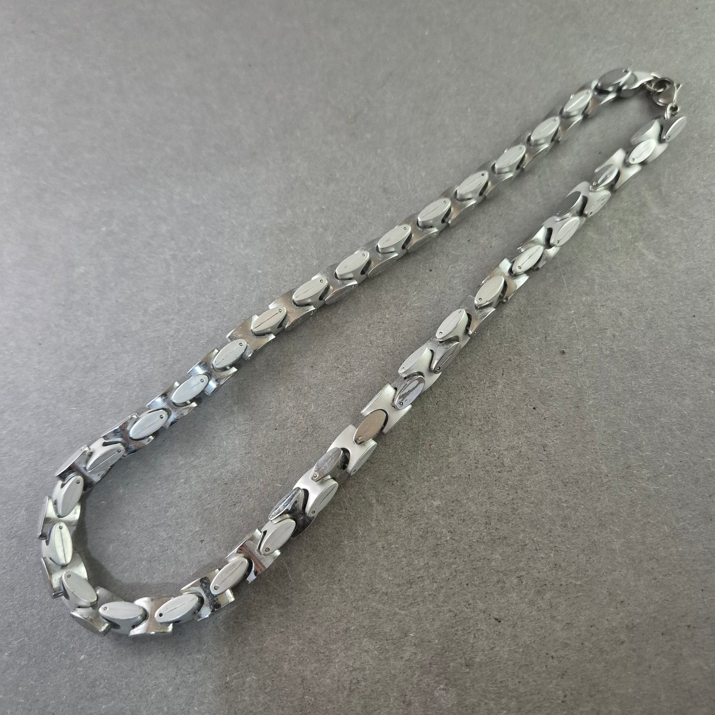 Massive Edelstahl Halskette – Robustes Design mit Gliederstruktur