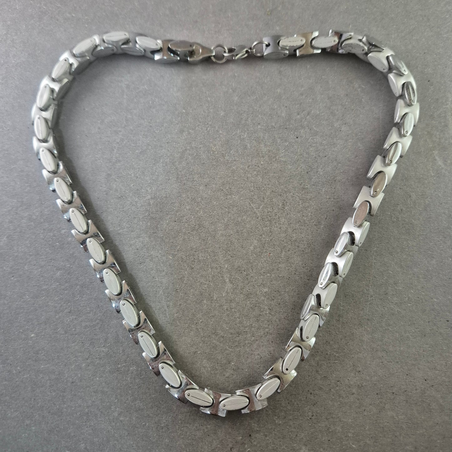 Massive Edelstahl Halskette – Robustes Design mit Gliederstruktur