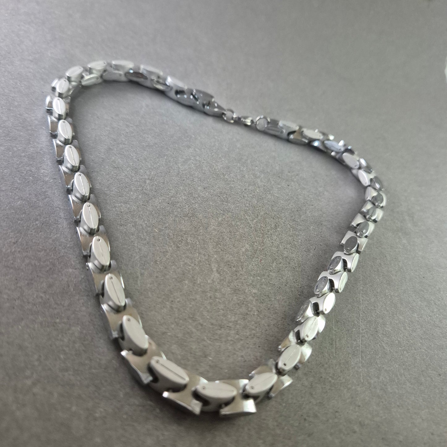 Massive Edelstahl Halskette – Robustes Design mit Gliederstruktur