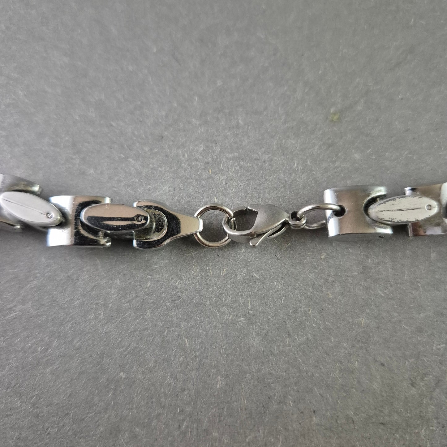 Massive Edelstahl Halskette – Robustes Design mit Gliederstruktur