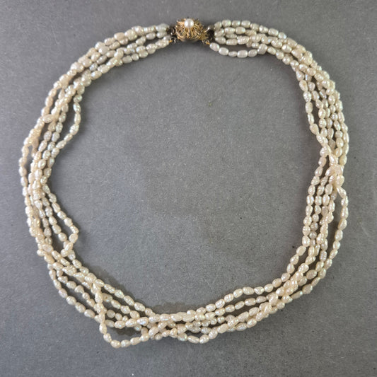 Elegante mehrreihige Perlen Kette – Klassischer Vintage-Stil