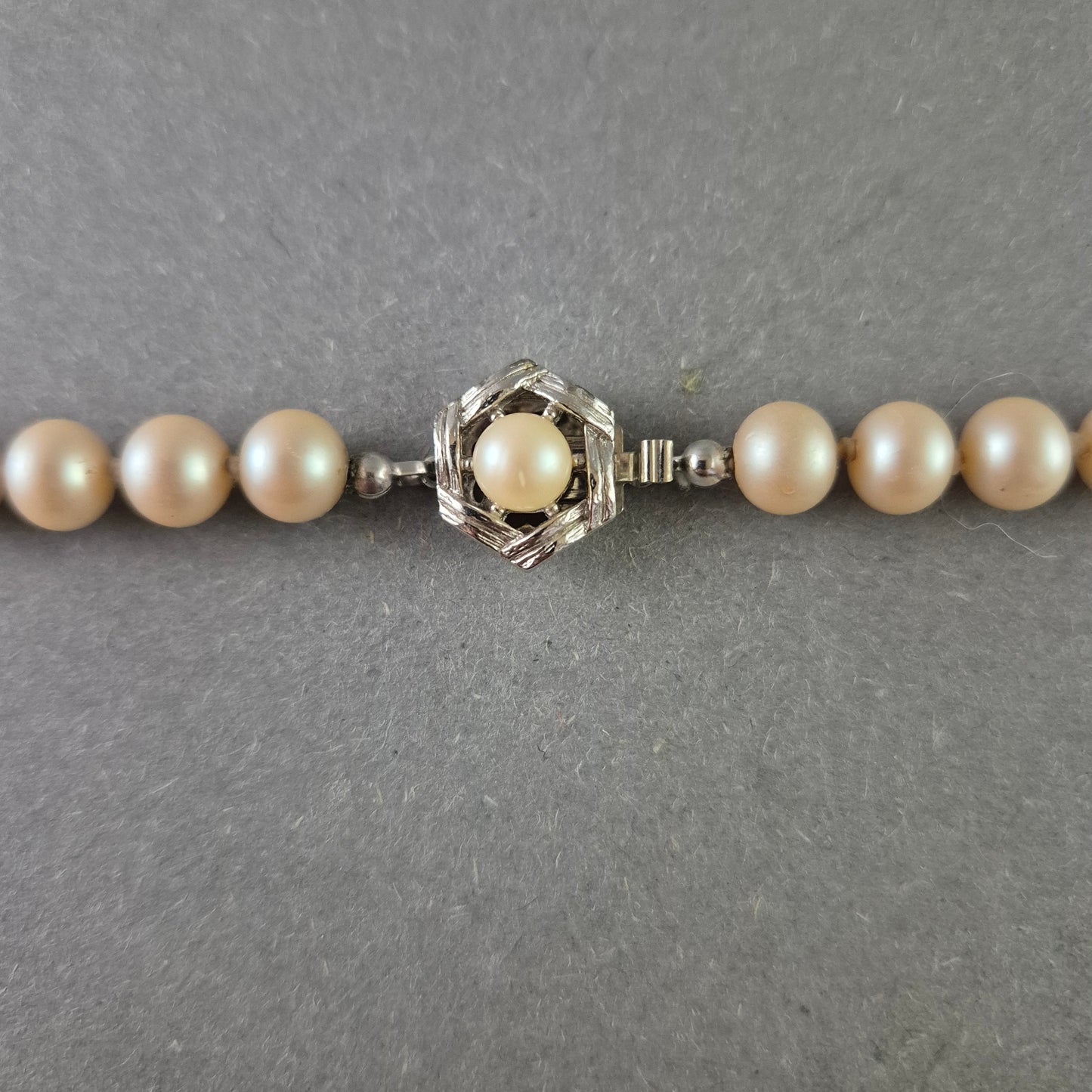 Klassische Perlen Halskette – Eleganz aus zartem Schimmer