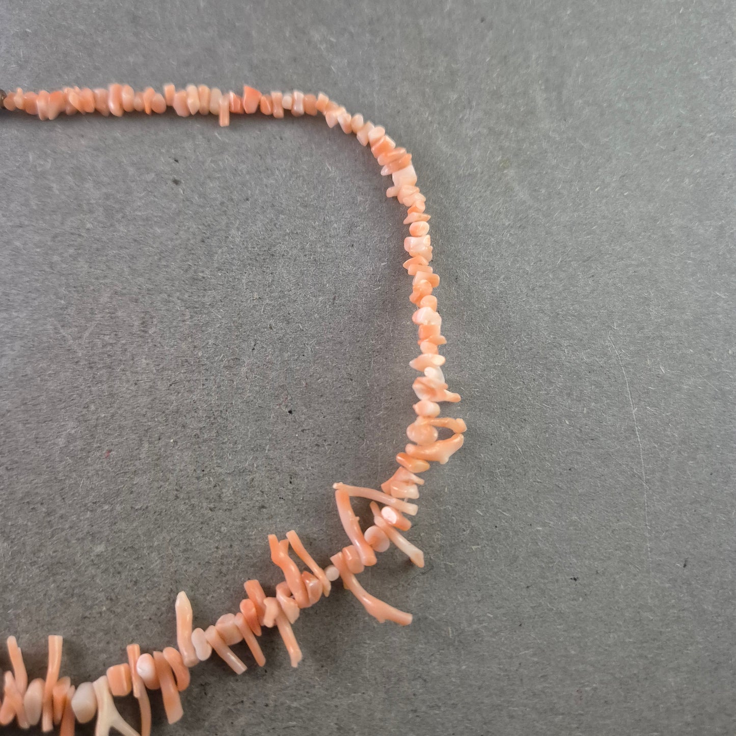 Feine Korallen Halskette – Naturinspirierter Look mit Stil