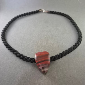 Elegante Damen Halskette mit Jaspis Herz-Anhänger