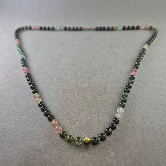 Feine Damen Halskette mit bunten Turmalin-Kugeln